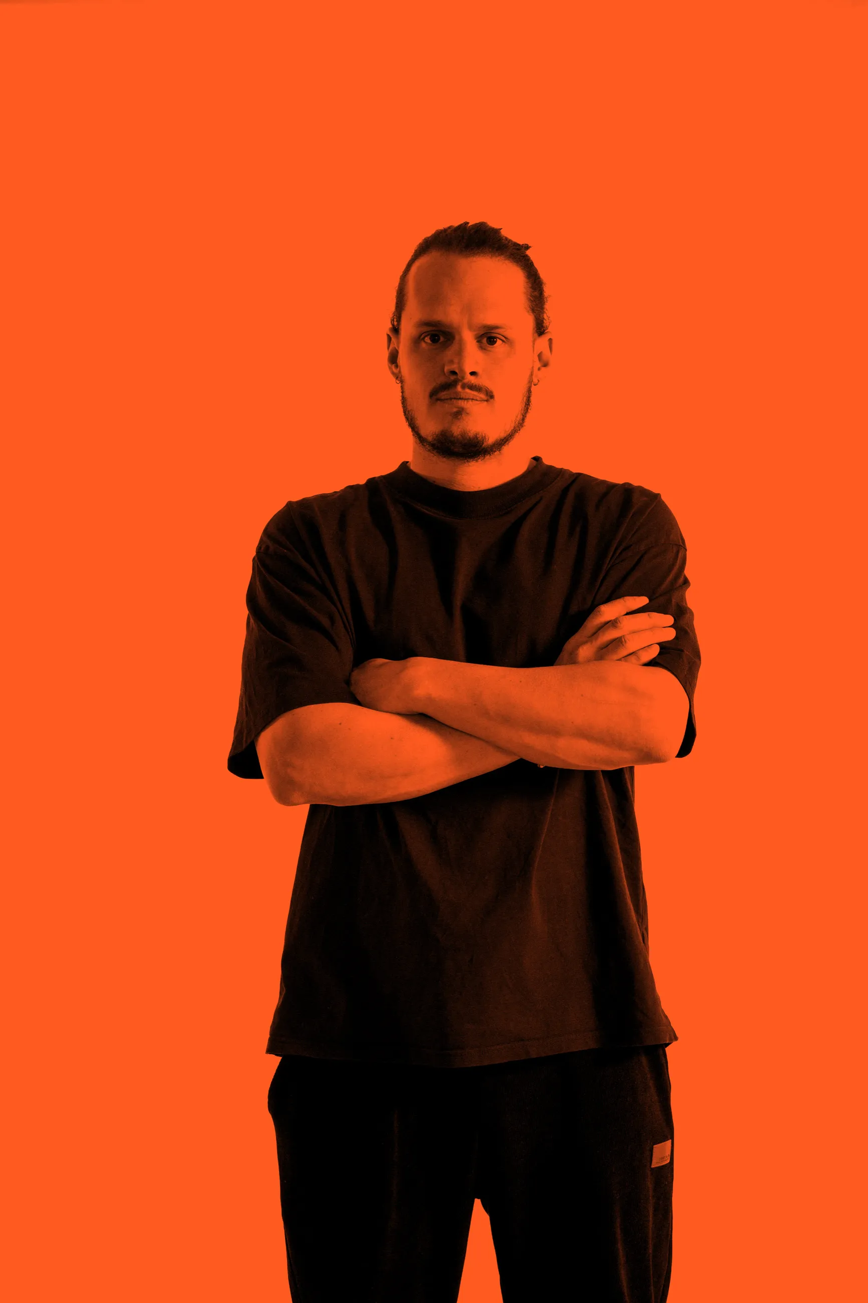 Niklas Schäfers, stehend mit verschränkten Armen